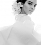 Кендалл Дженнер вновь попала в скандальную ситуацию из-за обложки для индийского Vogue