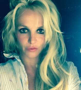 Назад к тренировкам: Бритни Спирс демонстрирует идеальный пресс в спортзале