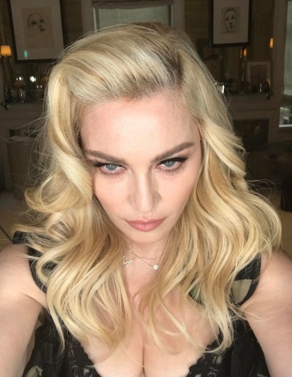 Загораем голышом: 58-летняя Мадонна поделилась сверхоткровенным фото