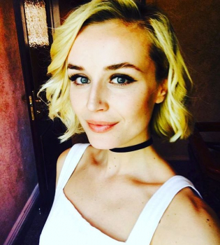 Полина Гагарина спустя две недели после родов выступила с концертом и казала фигуру