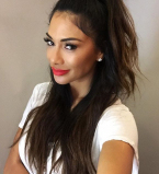 Николь Шерзингер с веночком на голове рассказала о своих украинских корнях