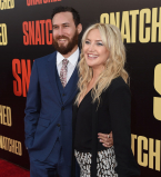 Встречаем новую пару: Кейт Хадсон впервые вышла в свет с новым бойфрендом