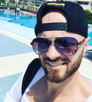 Влад Яма поделился редким фото с женой