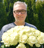 Константин Меладзе с цветами