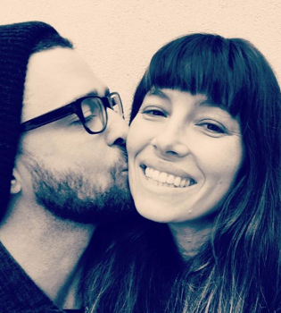 Джастин Тимберлейк опубликовал трогательное фото Джессики Бил с сыном Сайласом