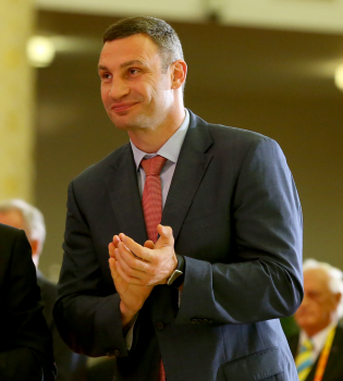 Видео: Виталий Кличко станцевал под песню Бритни Спирс