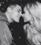 Пэрис Хилтон страстно поздравила молодого бойфренда с днем рождения