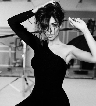 Санта Димопулос поделилась редкими семейными фотографиями с мужем и детьми