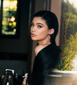 Изысканный соблазн: Кайли Дженнер снялась в новой фотосессии