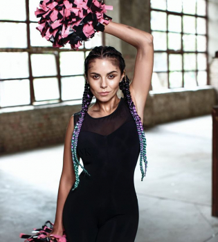 Настя Каменских занимается спортом с Катей Осадчей