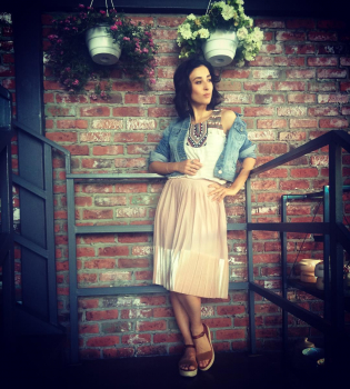 Анна Завальская сделала смелое тату в украинском стиле