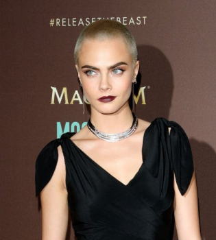 Женщина-вамп: лысая Кара Делевинь восхитила публику ярким образом