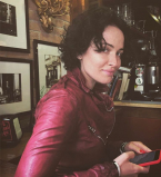 Даша Астафьева поделилась откровенным фото с оголенной грудью