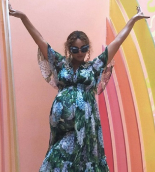 Бейонсе устроила вечеринку в честь будущих малышей