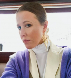 Ксения Собчак опубликовала селфи без макияжа и резко ответила на критику своей внешности