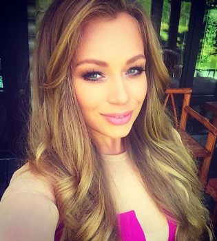 Неожиданно: Яна Соломко показала новый цвет волос