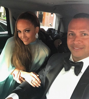 Это любовь: Дженнифер Лопес опубликовала романтическое фото с Алексом Родригесом