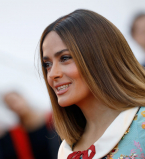 Сальма Хайек с новой прической блистает на красной дорожке Канн вместе с супругом