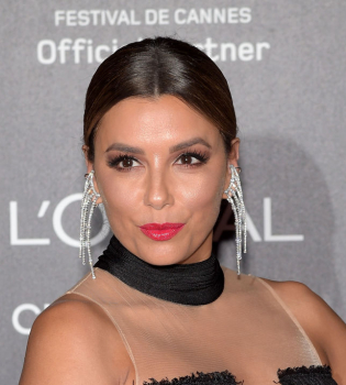 Канны-2017: Ева Лонгория появилась на вечеринке в прозрачном наряде