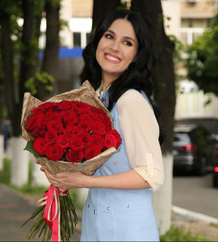 Маша Ефросинина с цветами