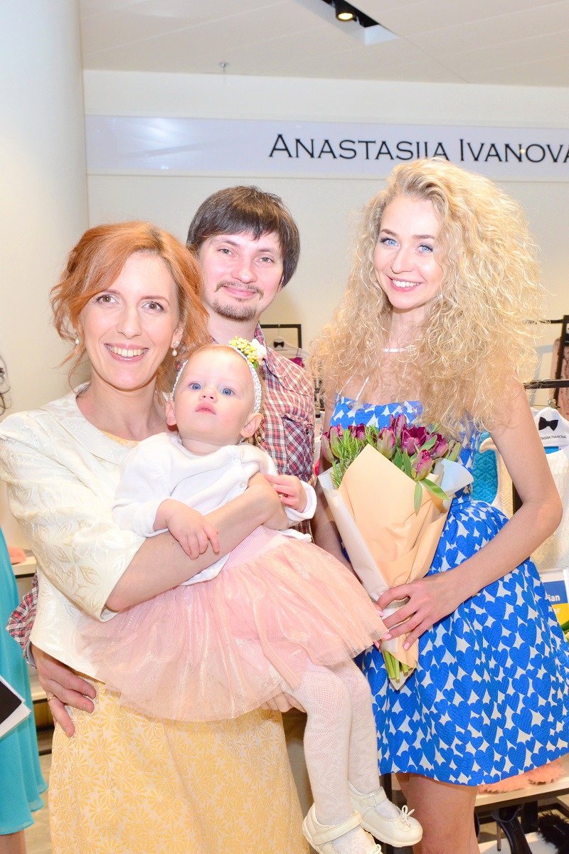 Иллария с мужем и дочерью посетили презентацию Анастасии Ивановой