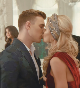 Oleynik зажигает с красоткой-актрисой Катей Кузнецовой