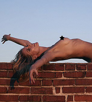 Долой одежду: Хайди Клум снялась в фотосессии полностью голой