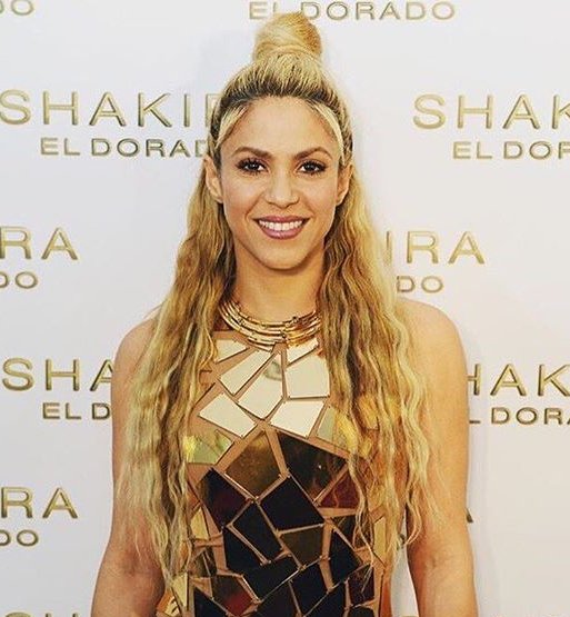 Шакира покорила публику в золотом наряде на презентации нового альбома
