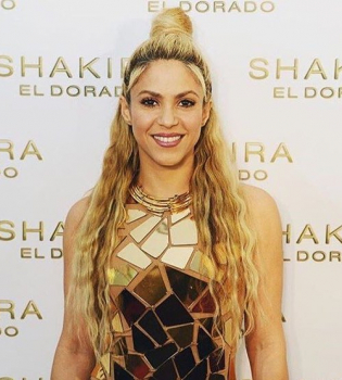 Шакира покорила публику в золотом наряде на презентации нового альбома