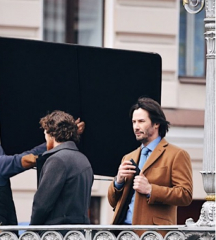 Поклонники в восторге: Киану Ривз на съемках в Санкт-Петербурге