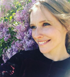 Катя Осадчая отпраздновала День Киева в стильном небесно-голубом костюме