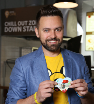 Украинские звезды запустили благотворительную акцию Дорога до серця