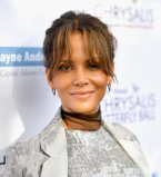 50-летняя Холли Берри беременна - СМИ