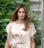 Мелания Трамп восхищает публику в шелковом платье Monique Lhuillier