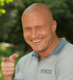 Вячеслав Узелков показал новую ведущую Зважені та щасливі 7