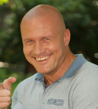 Вячеслав Узелков показал новую ведущую Зважені та щасливі 7