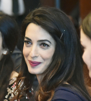 Родители Амаль Клуни прокомментировали рождение внуков