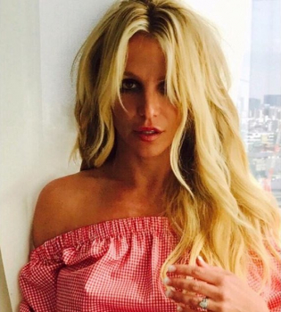 Бритни Спирс с молодым бойфрендом путешествует по Японии