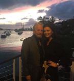 Похудевшая Кэтрин Зета-Джонс и заметно постаревший Майкл Дуглас: звездные супруги отдыхают на островах