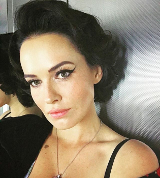 Одесские хроники: Даша Астафьева соблазняет в сексуальном боди