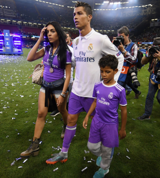 Криштиану Роналду стал отцом близнецов