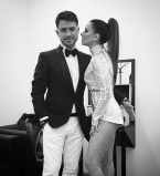 Фанат расцеловал Ани Лорак в грудь на глазах у ее мужа