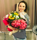 Альбина Джанабаева показала лицо без макияжа