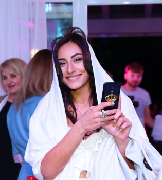 Роза Аль-Намри на вечеринке Вива