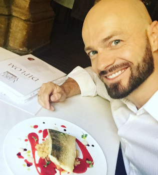 Влад Яма опубликовал новое фото с женой