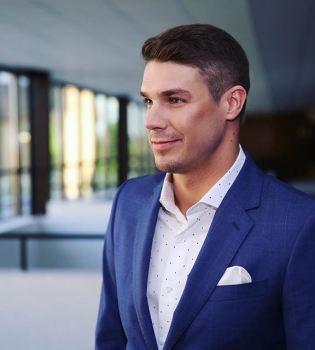 Дмитрий Черкасов закрутил роман с певицей