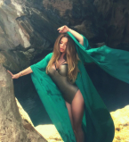 Бьянка сняла новый клип на берегу океана в Марокко