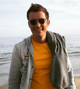 Редкий кадр: Орландо Блум опубликовал забавное фото с сыном