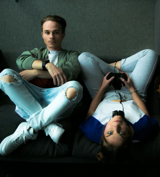 Вова Борисенко увел девушку своего брата