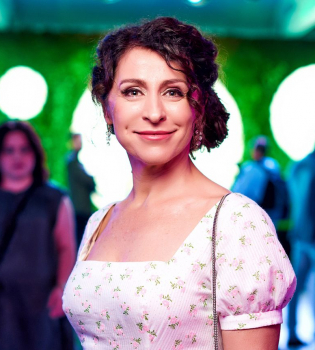 Надежда Матвеева в белом платье